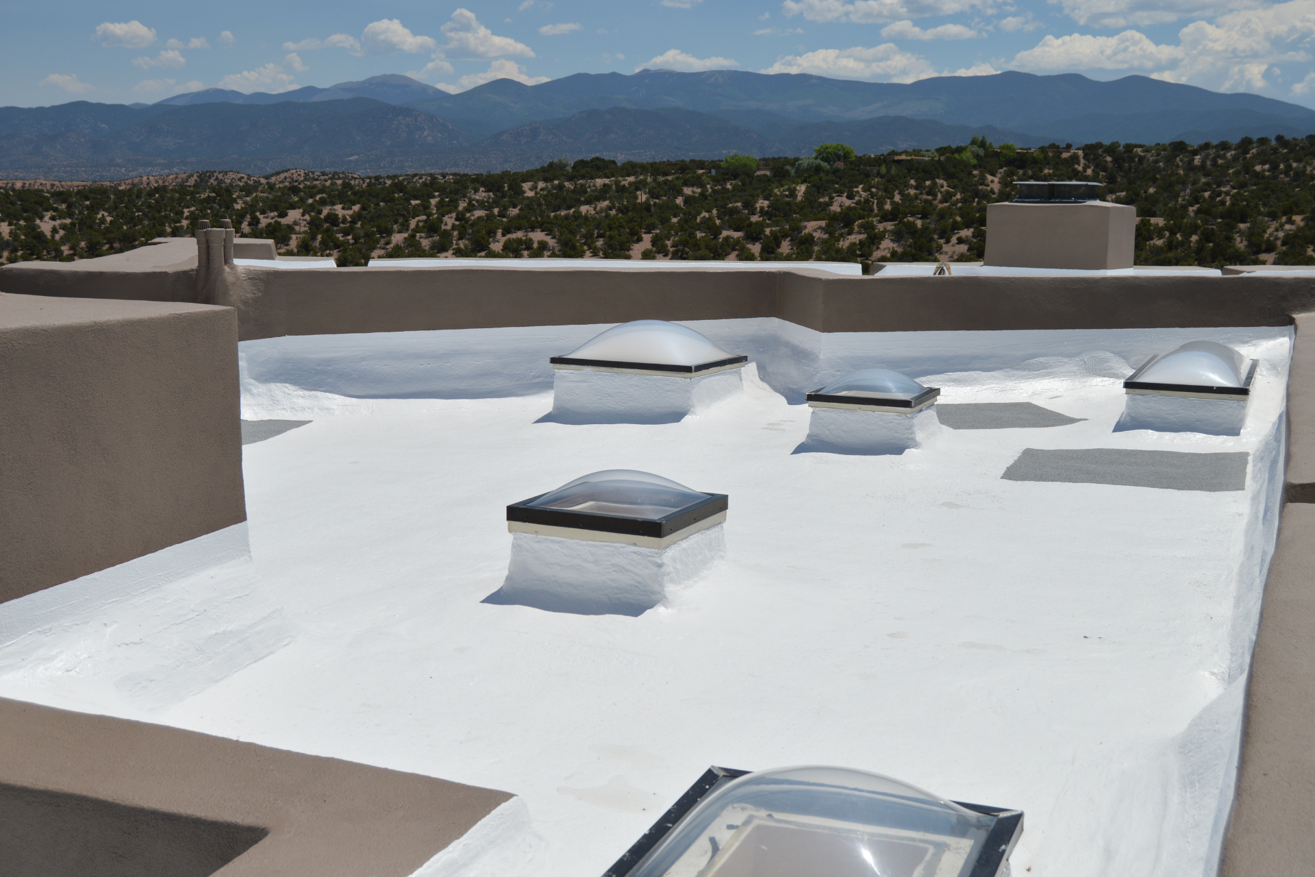 551 ER Membrane Roofs & Gutters
